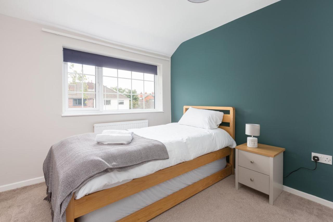 Charles Alexander Short Stay - Moorway House Poulton-le-Fylde Экстерьер фото