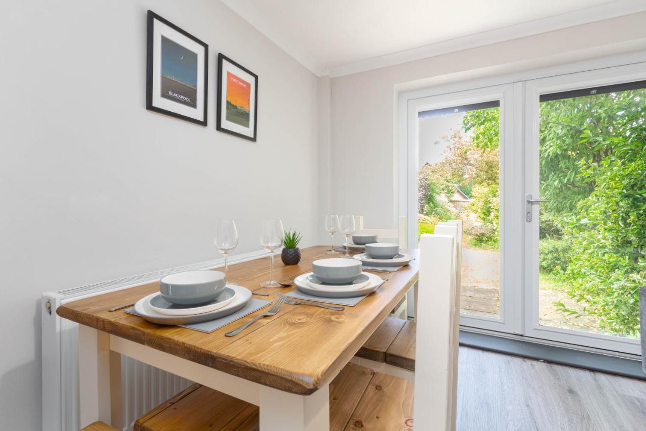 Charles Alexander Short Stay - Moorway House Poulton-le-Fylde Экстерьер фото