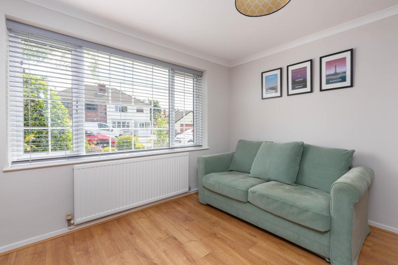 Charles Alexander Short Stay - Moorway House Poulton-le-Fylde Экстерьер фото