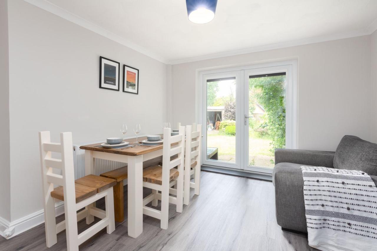 Charles Alexander Short Stay - Moorway House Poulton-le-Fylde Экстерьер фото
